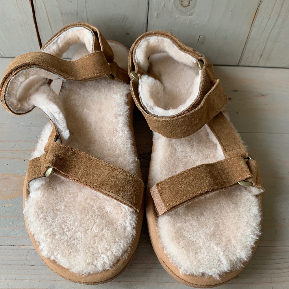Teva Brown leather with Sherpa lining sandals NWOT